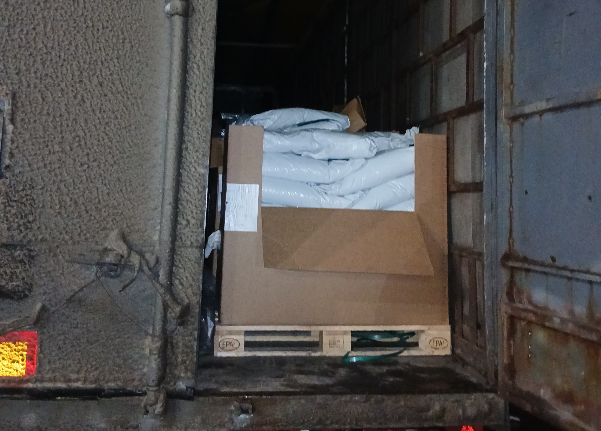 Россельхознадзор не пустил в Саратовскую область партию подозрительного корма для рыб